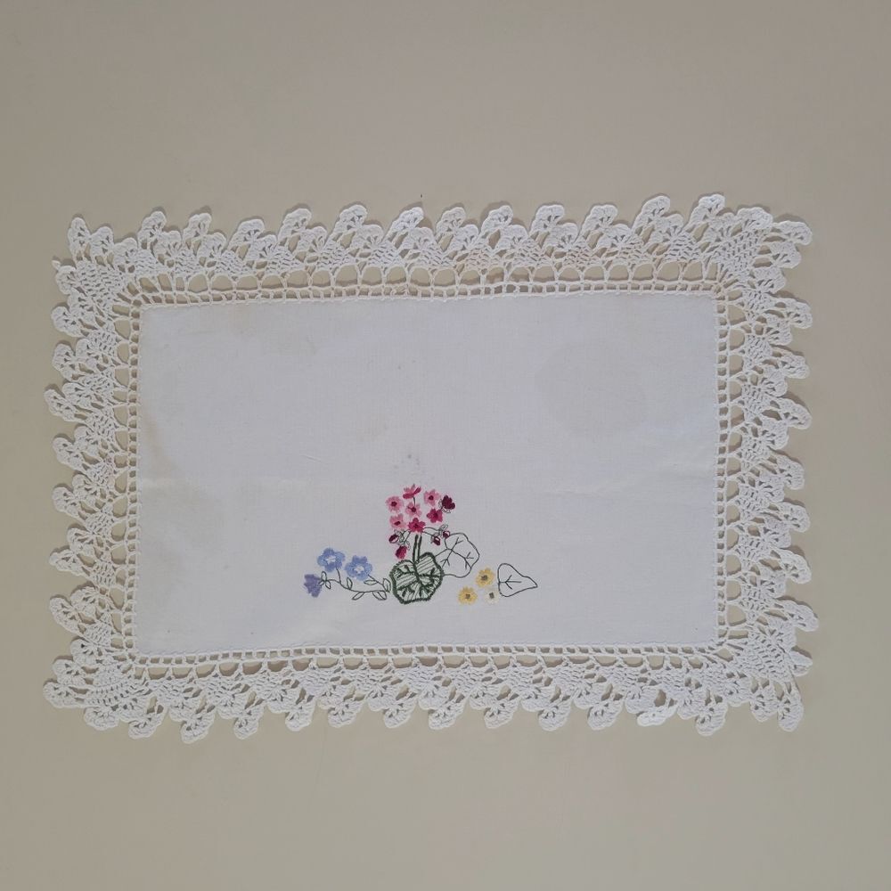 Vintage Embroidered Crochet Edged Doily Table Vanity Dresser Linen